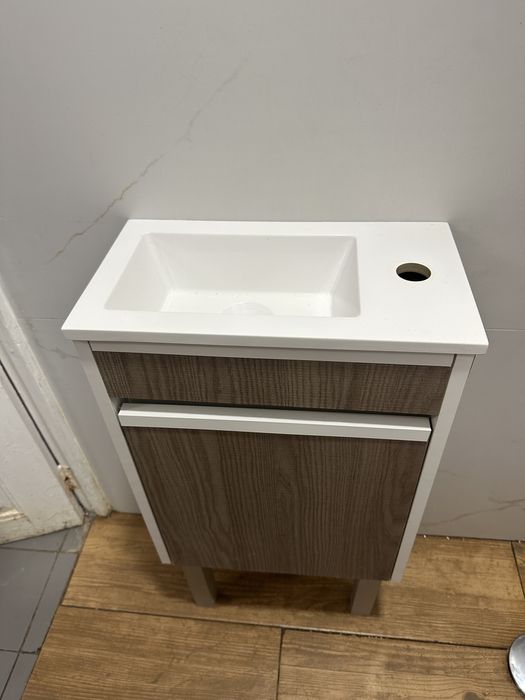 Lavatorio pequeno e movel  40x22x76
