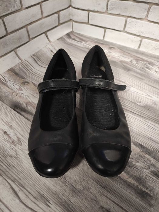 Шкіряні босоніжки Clarks, розмір 39.5