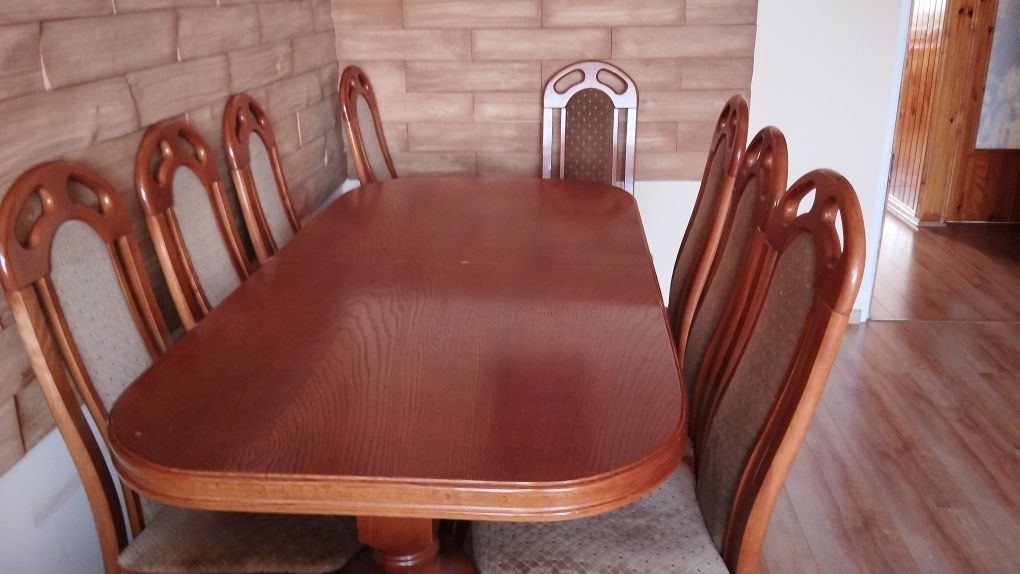 Stół plus 8 krzeseł
