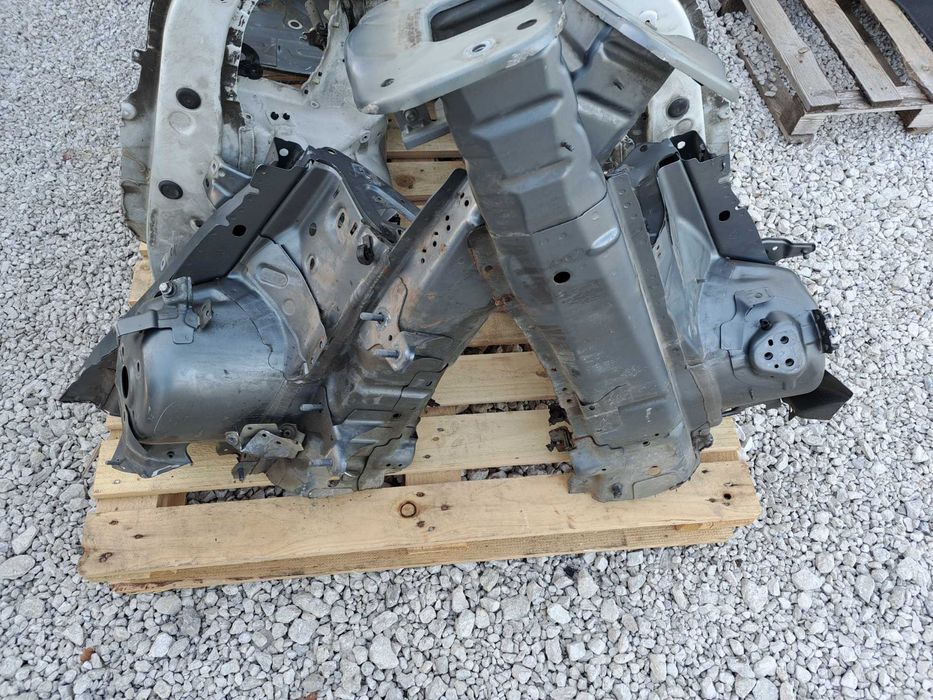 Ćwiartka Fartuch Podłużnica Strefa Prawa Przód Przednia VOLVO V40 II