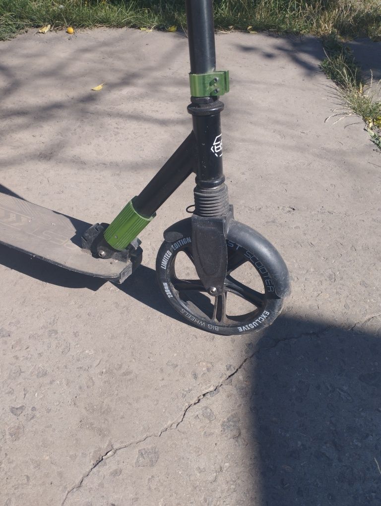 Самокат 800 грн продам