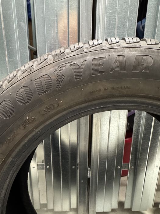 Зимові шини GOODYEAR 205/60 R16