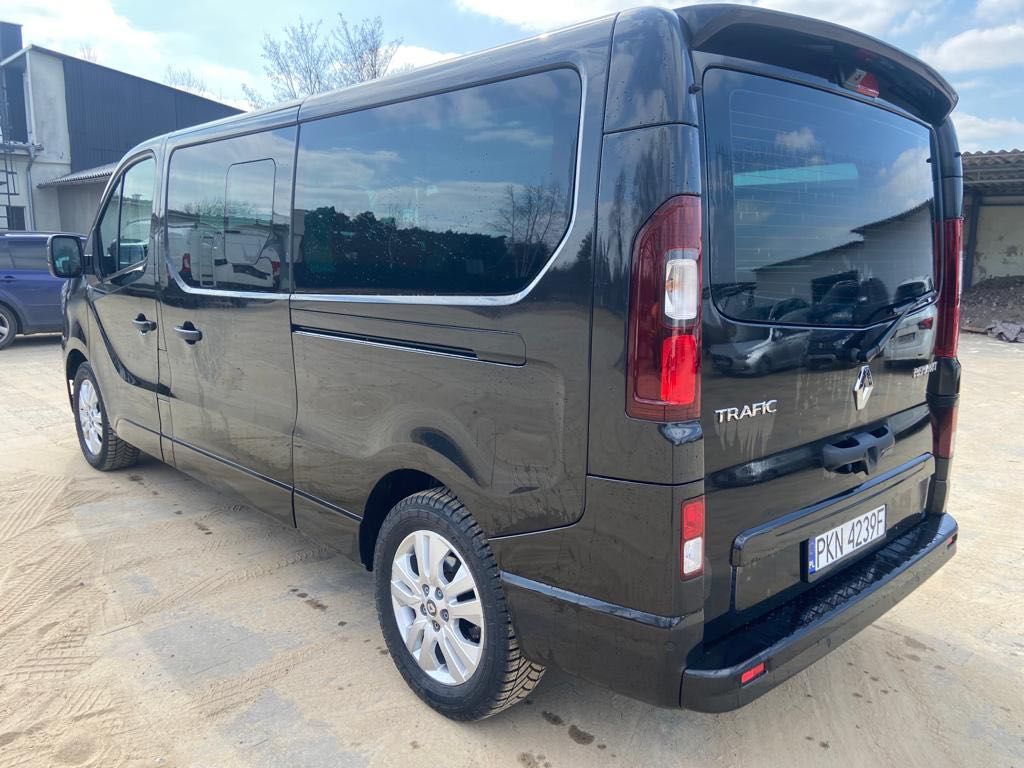 Wypożyczalnia wynajem busa 9 osobowego Renault Trafic automat