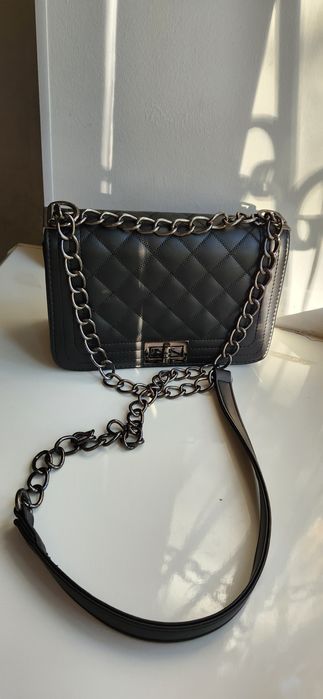 Продам чорну маленьку сумку