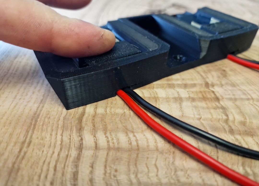 Adapter Parkside na dwa akumulatory Podwójny