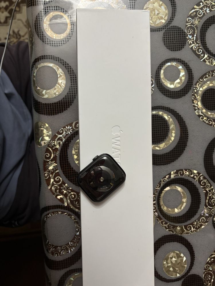 Продаю Apple Watch Series 4 (44мм)