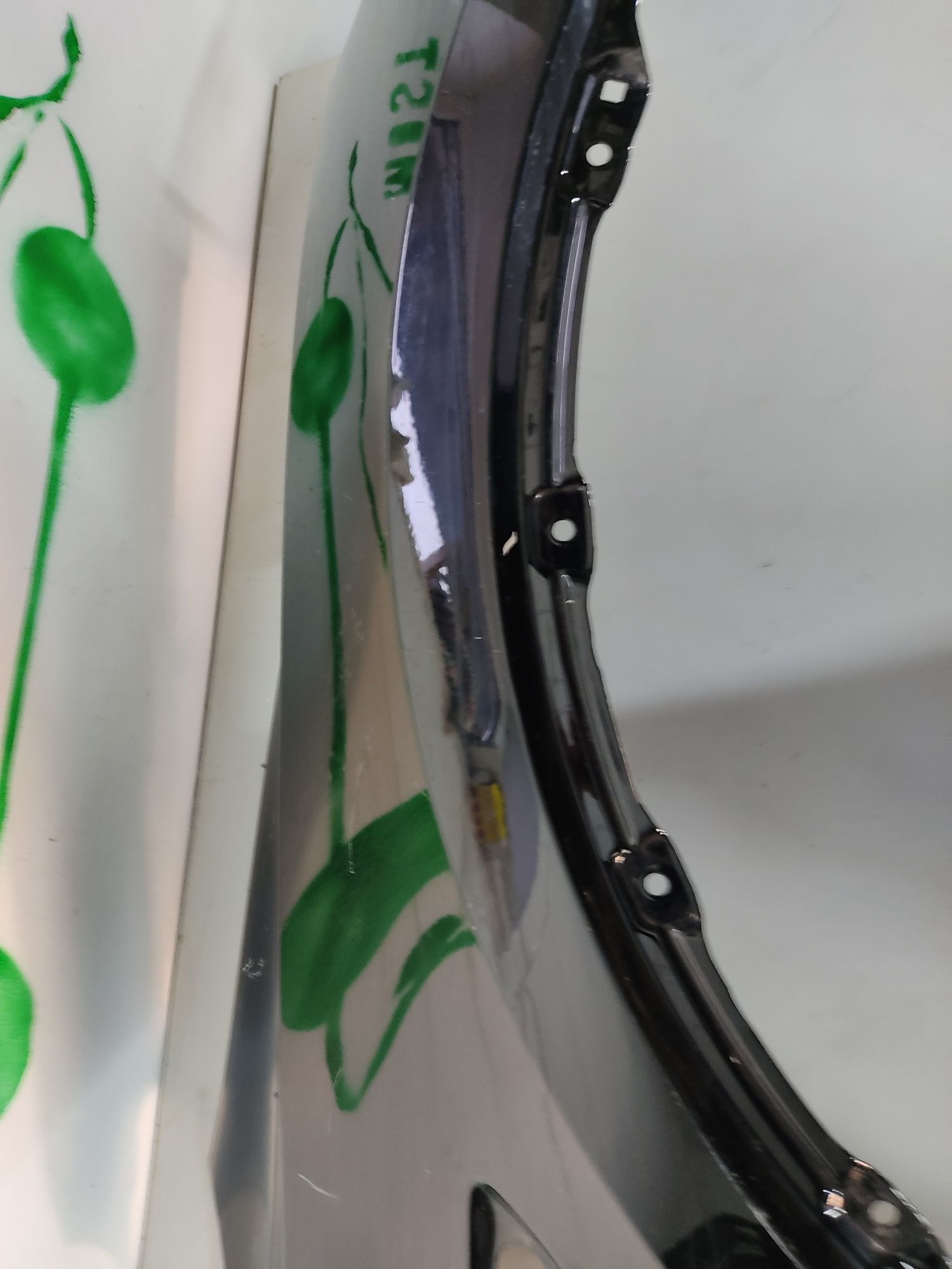Крило переднє праве Tesla model Y