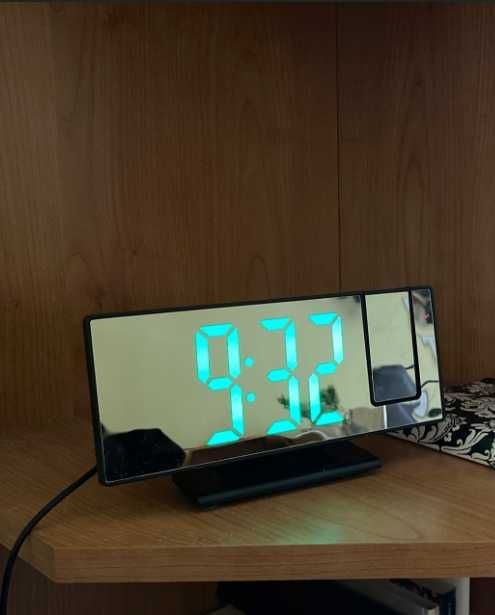 ZEGAR BUDZIK elektroniczny z projektorem nowoczesny zegar