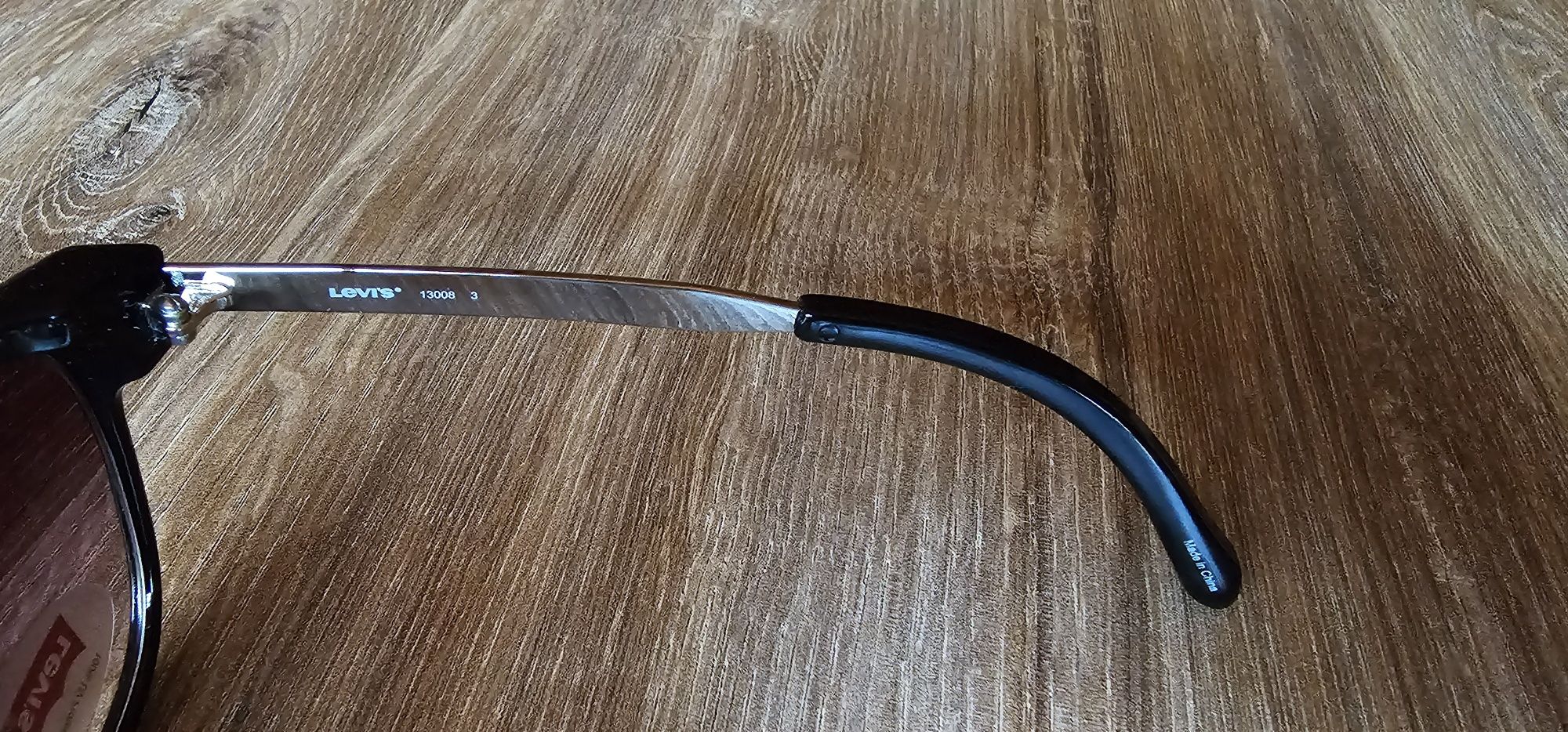 Okulary przeciwsłoneczne damskie Levis LEV104W