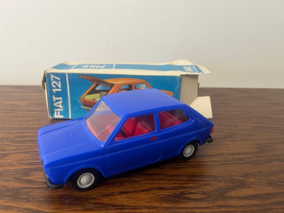 Piko Fiat 127 DDR zabawka samochód na napęd vintage PRL