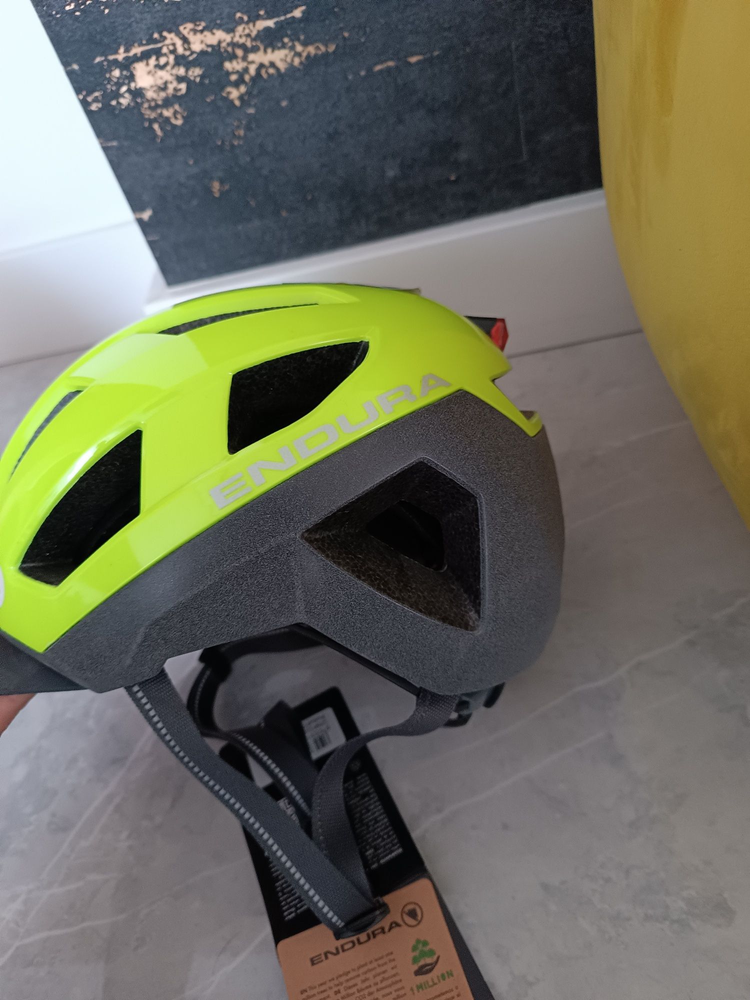 Endura lithium kask rowerowy z lampka S/M