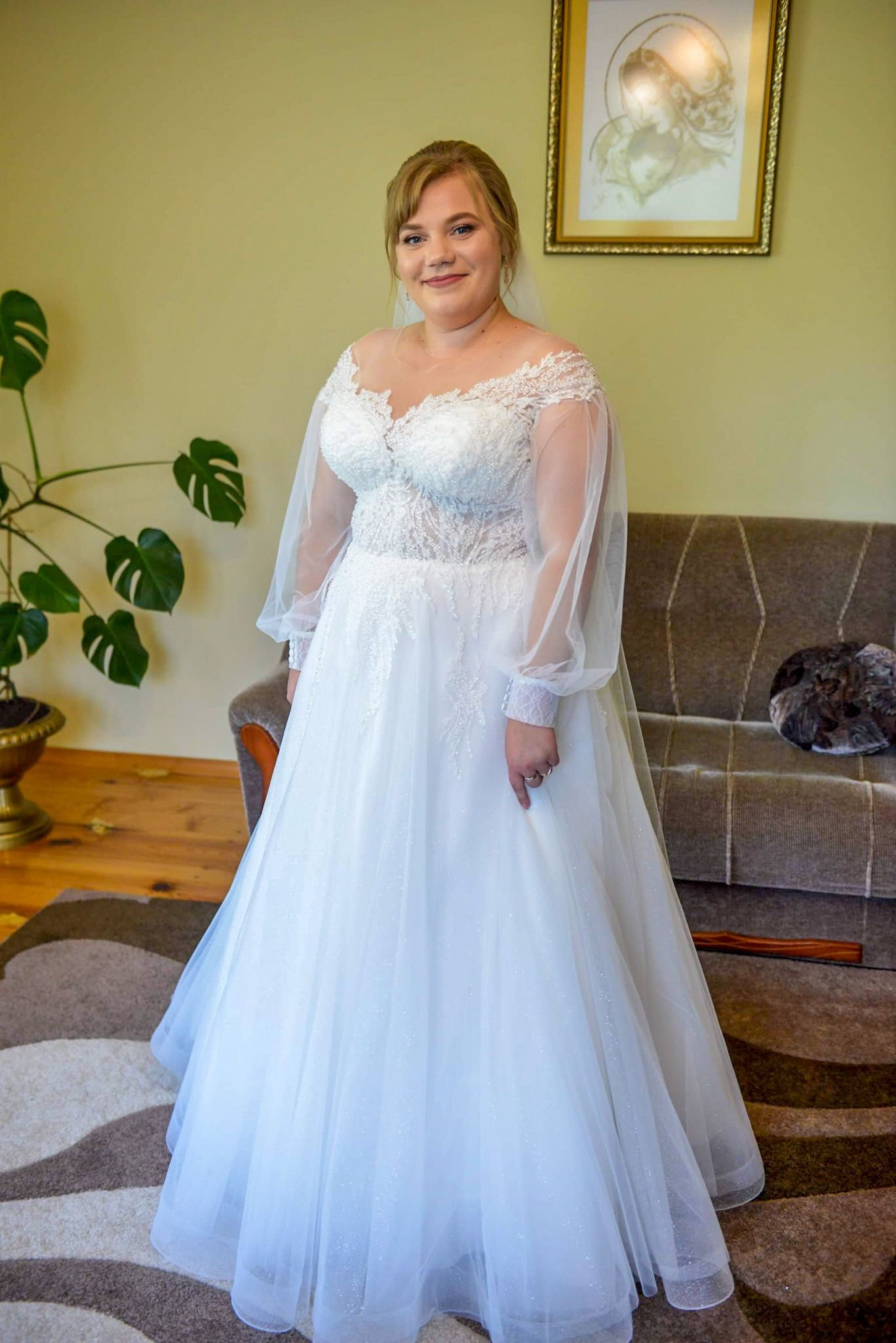 Весільне плаття білого кольору ,  розмір L підійде на XL.