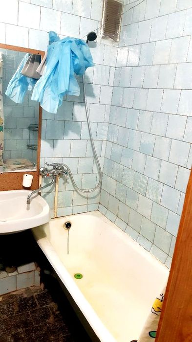 Продам срочно 1 комнатную под ремонт, ул.Рабочая, 10 мин от центра.