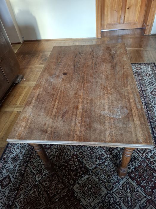 Drewniany stół rozkładany