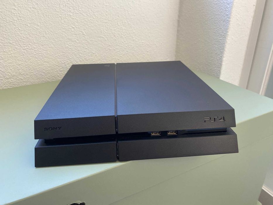 PS4 1TB - para peças