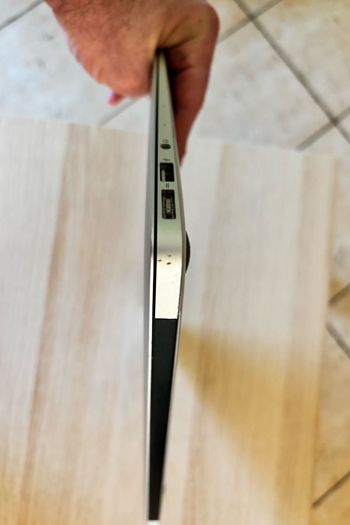 W dobrej cenie MacBooka AIR (a1466) 2015 r.