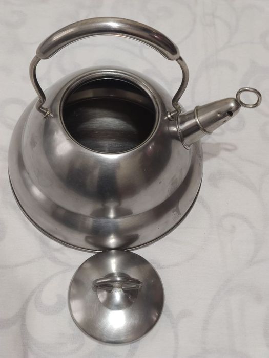 Чайник Berghoff нержавейка 2,6л со свистком для любых плит