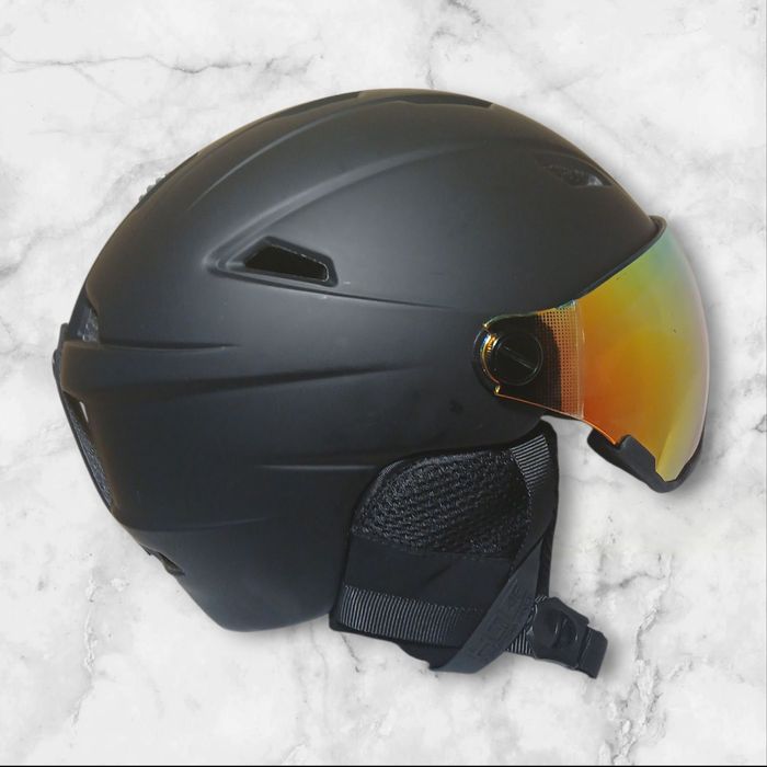 Kask narciarski 4F z szybą