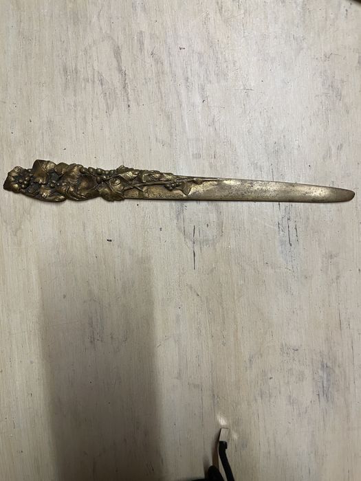 Corta papel em bronze