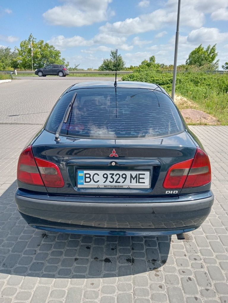 Легковий автомобіль mitsubishi