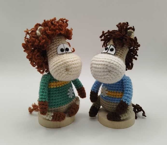 Лошадка в'язана іграшка ручна робота лошадь конь символ року