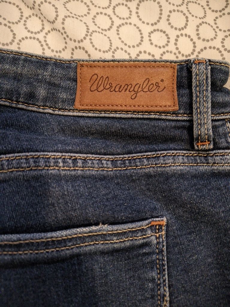 Piękne mało używane Wrangler Skinny po żonie 26/32