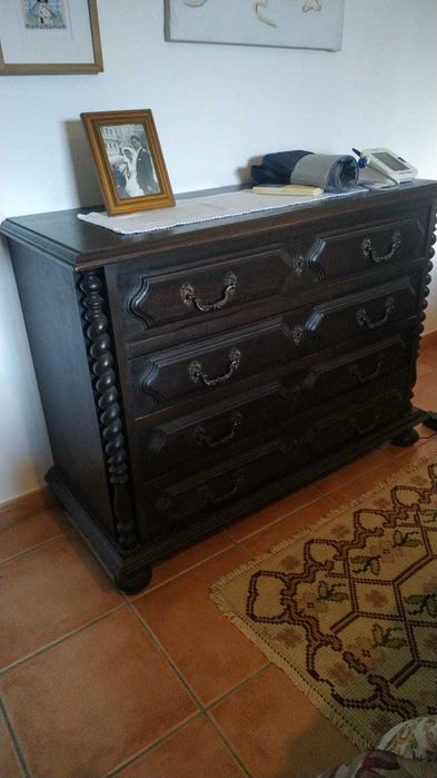 Mobília de quarto estilo século XVII em madeira maciça (mogno)