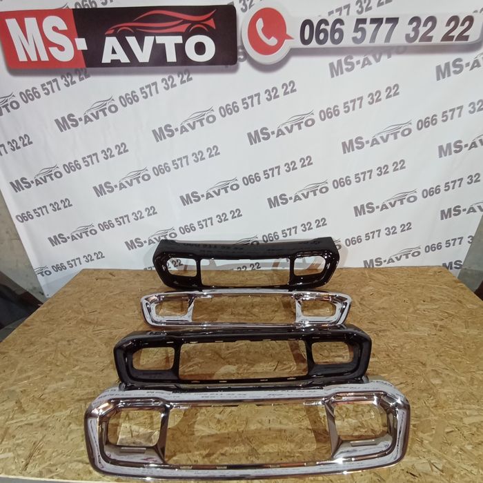 Нижня вставка переднього бампера Jeep Grand Cherokee 17-21