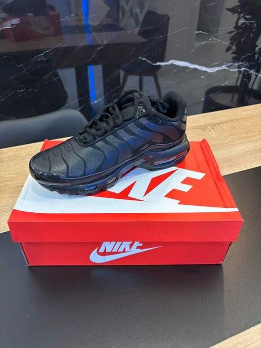 "Buty damskie Trampki"Nike_Air_Max_TN_Plus_czarny R.44