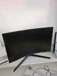 Monitor curvo Samsung de 27" G5
Resolução de 2,560 x 1,440 (WQH
T