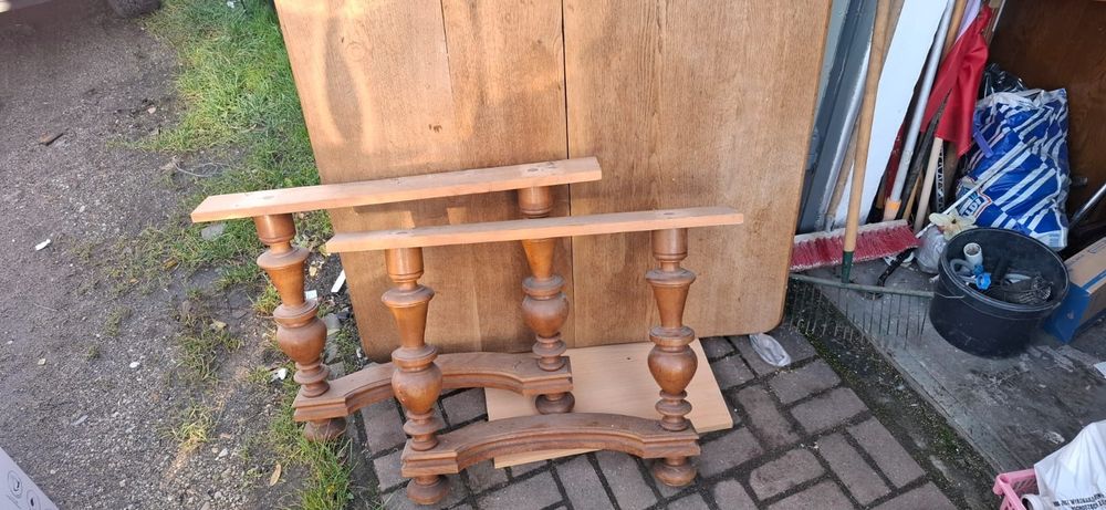 Masywny stół dębowy