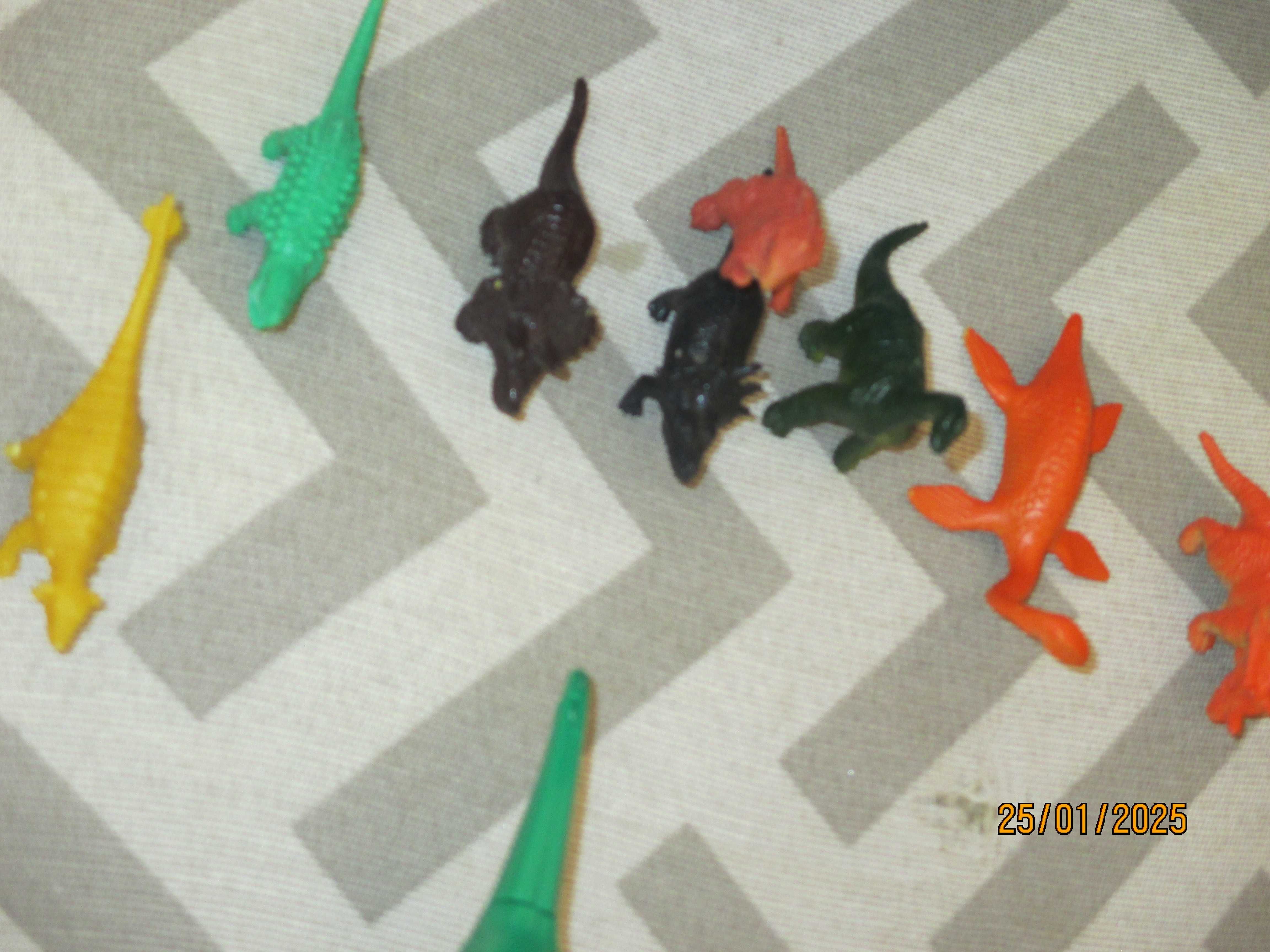 Mais de 20 dinossauros em pvc