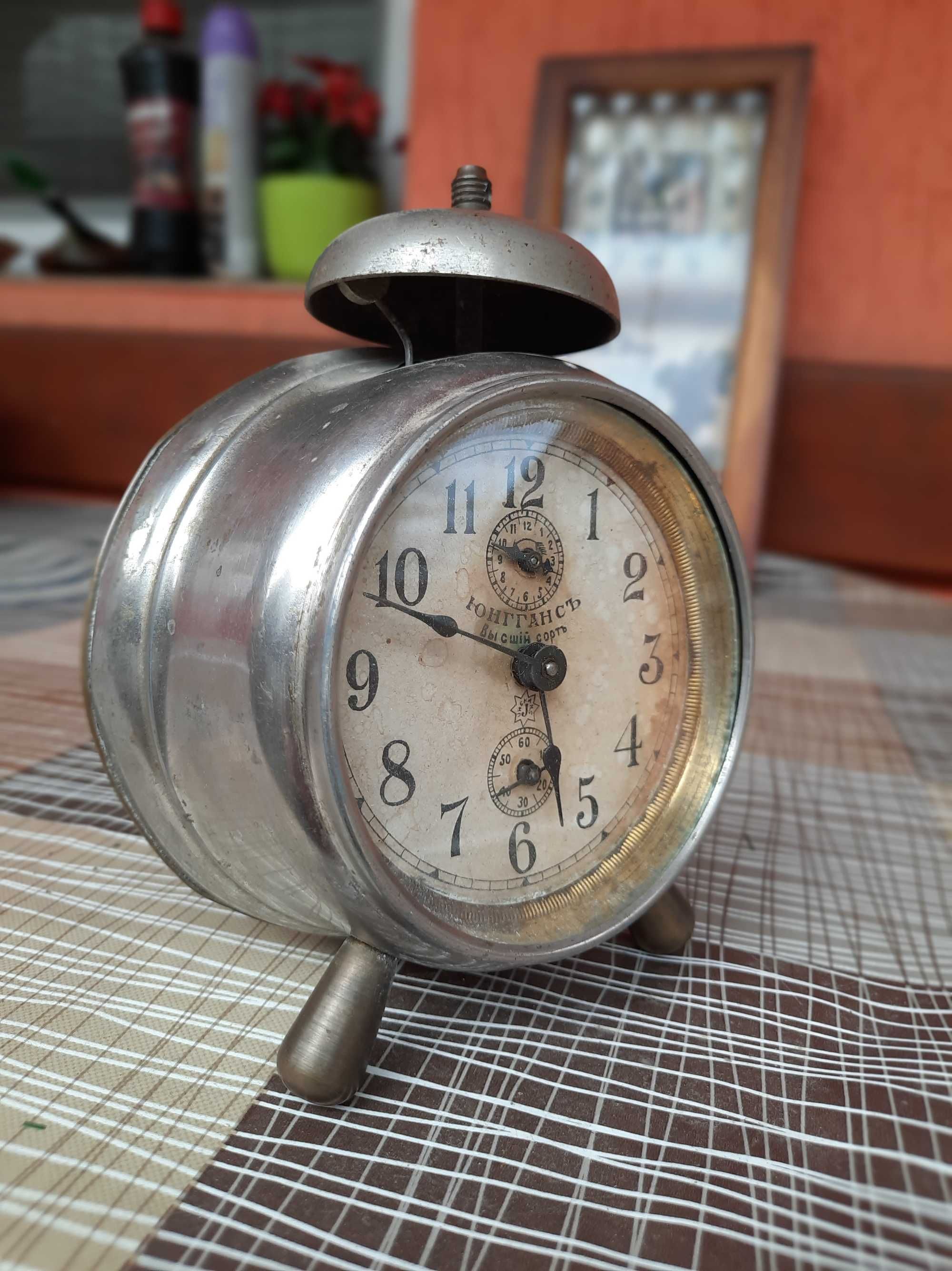 Вінтажний великий механічний будильник "JUNGHANS" до революцiйний.