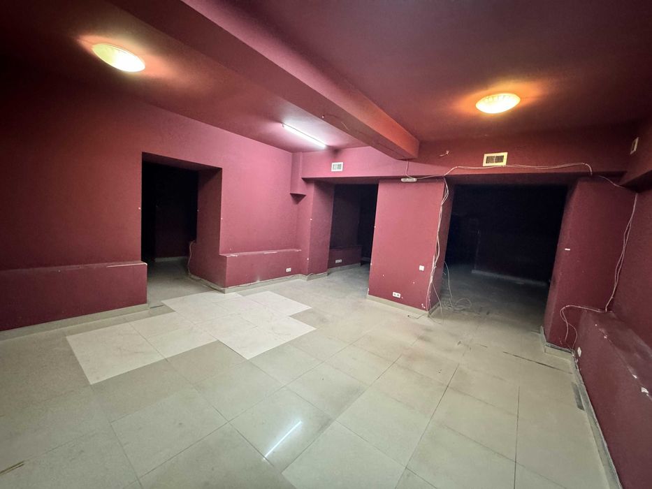 Соборна/Спаська 250 кв.м. прохідняк ціна 40000 грн/міс