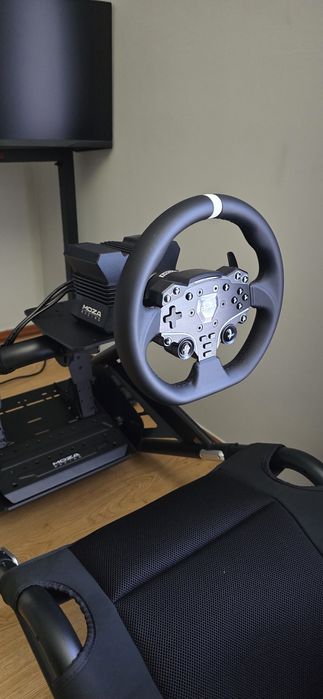 Moza R5 (Base + volante + pedais)