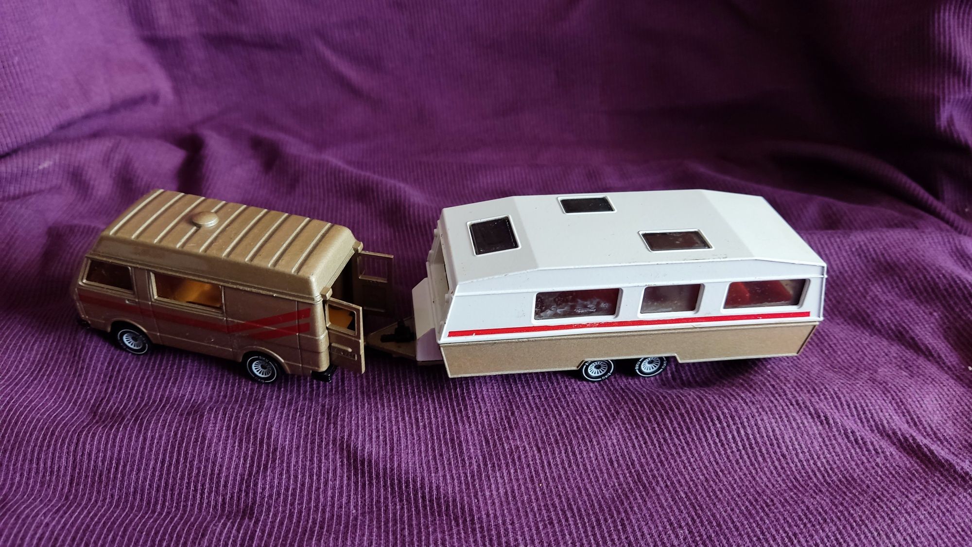 SIKU - VW VOLKSWAGEN LT28 Camper Caravan 1:55