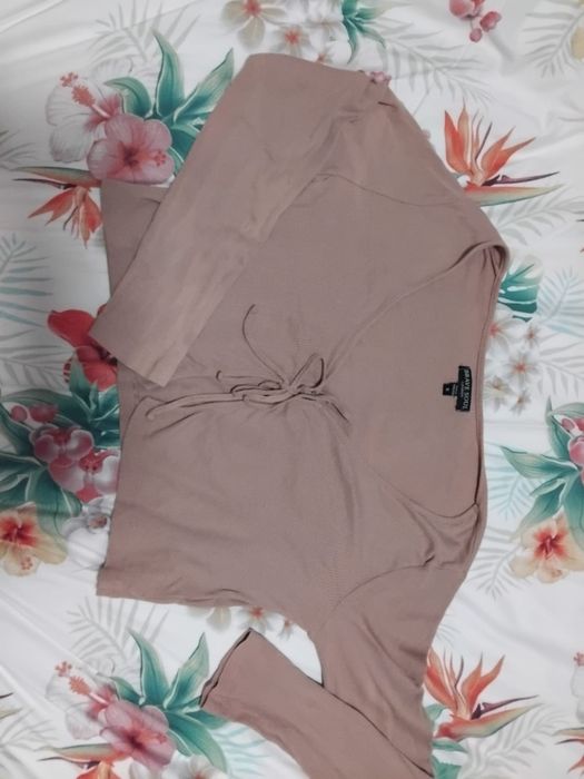 Sprzedam bluzkę wiązaną  rozm. S/M