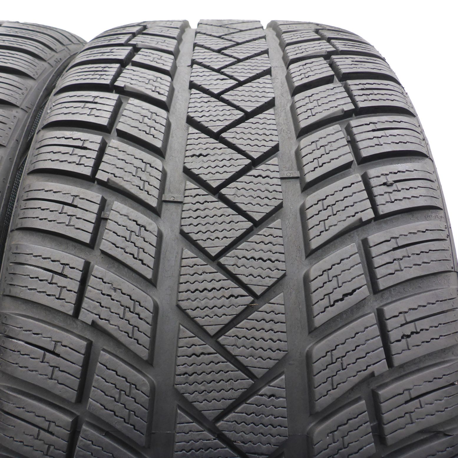 Opony 265/40/21 Vredestein 265/40R21 105Y XL Zimowe 2024 8-8,2mm