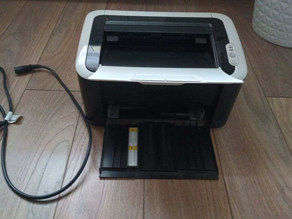 Drukarka Samsung drukująca na czarno i biało z tonerem