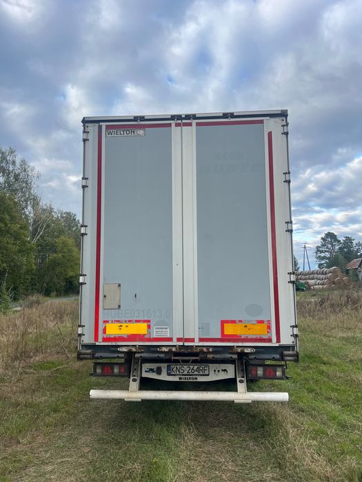 Wielton NS3S z systemem zabezpieczania ładunku (słupki bocznicowe)