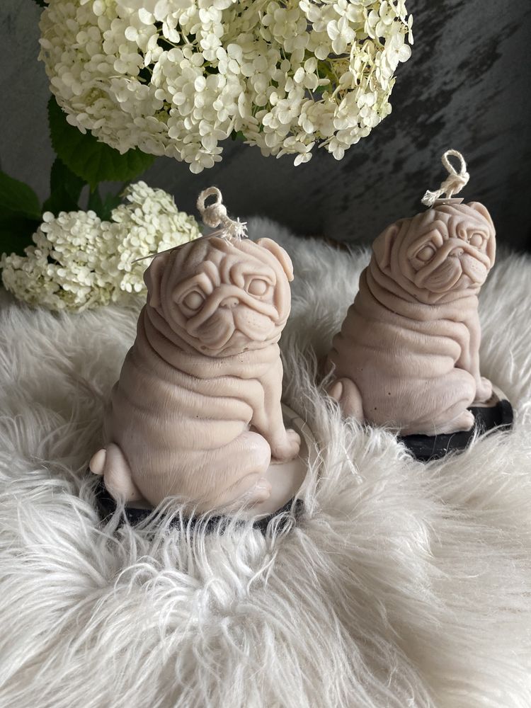 Beżowa świeca sojowa mops pug mopsik duża zapachowa