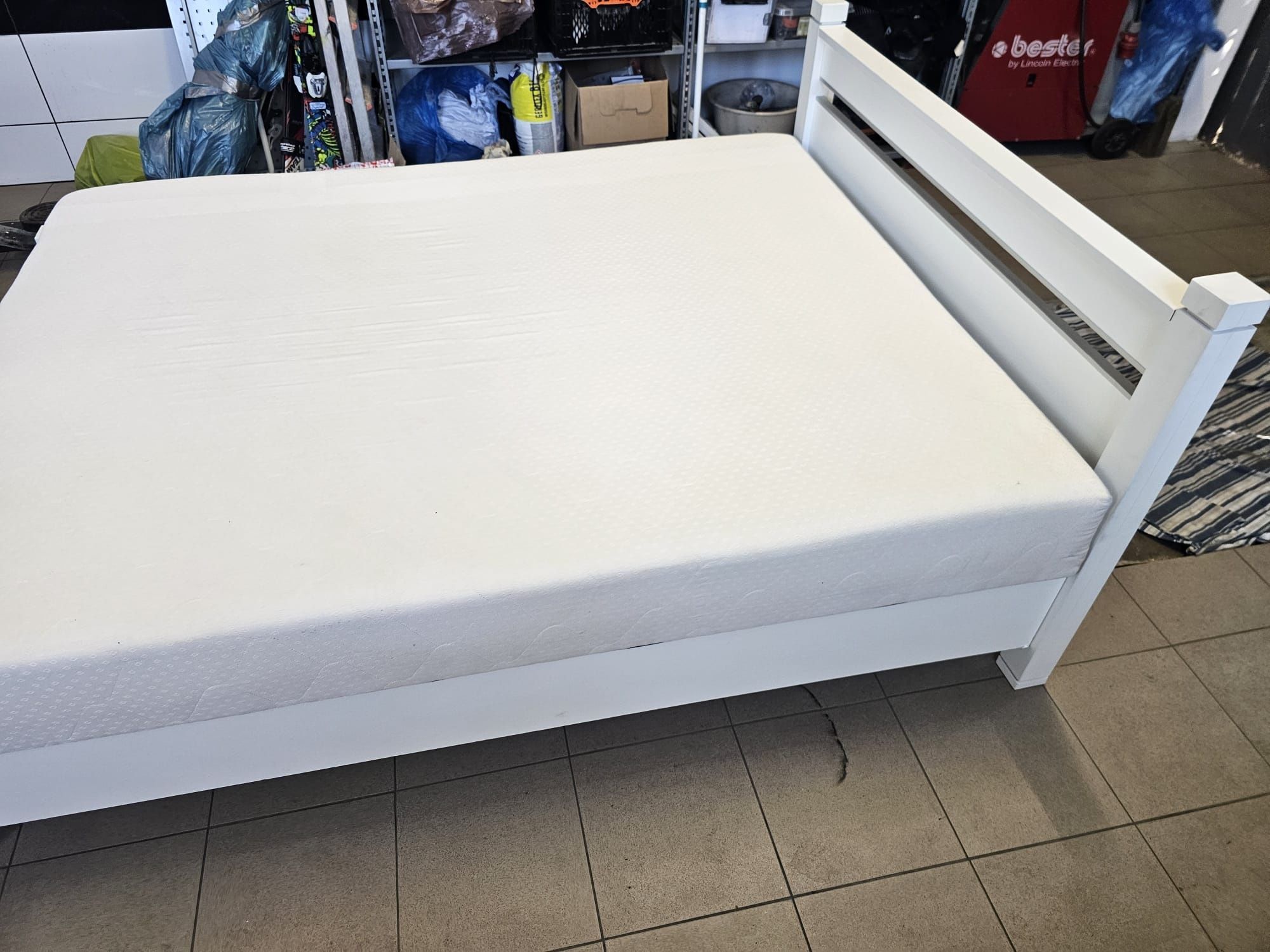 Łóżko z pojemnikiem 140x195 możliwość transportu