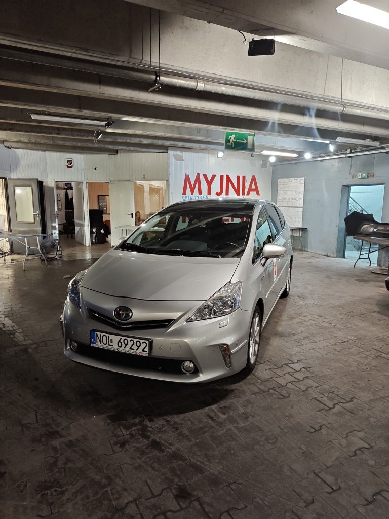 Toyota PRIUS PLUS taxi wynajem