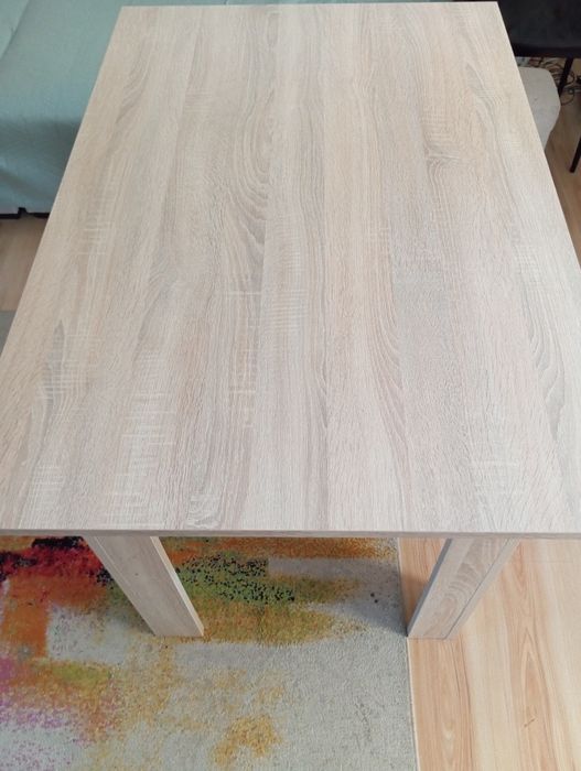 Stół w bardzo dobrym stanie