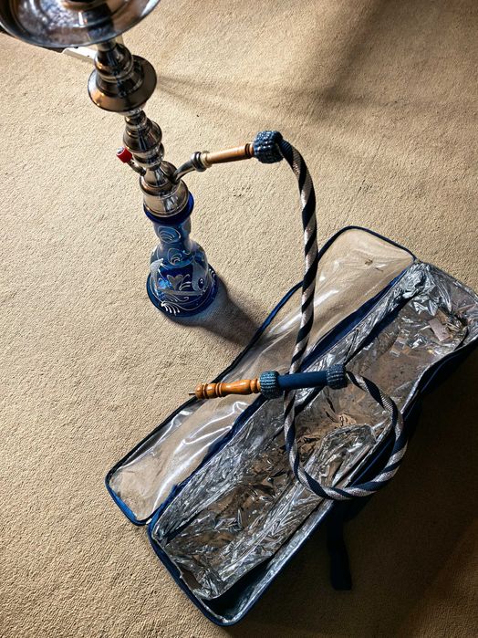 Cachimbo de água em excelente estado de conservação.