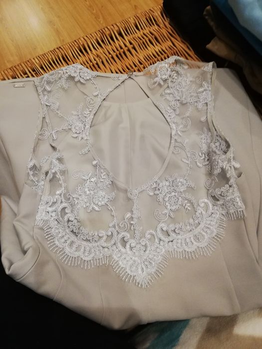 Piękna sukienka, z ślicznymi plecami