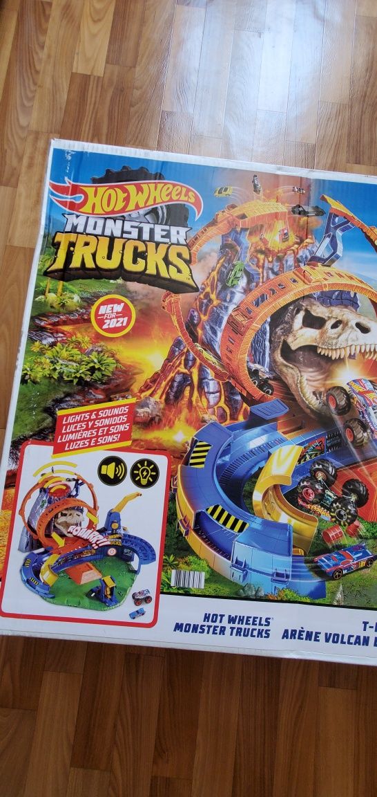 Трек Hot Wheels Monster Trucks T-Rex Volcano Arena GYL14