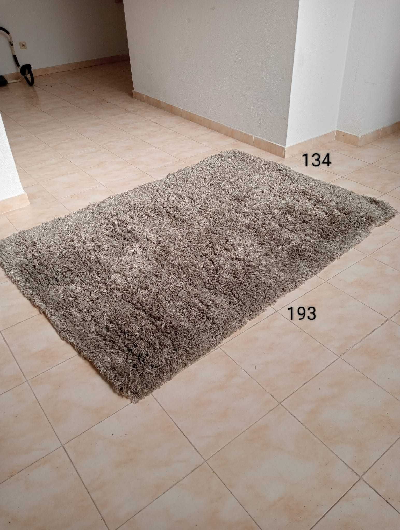Tapete de sala, pelo alto