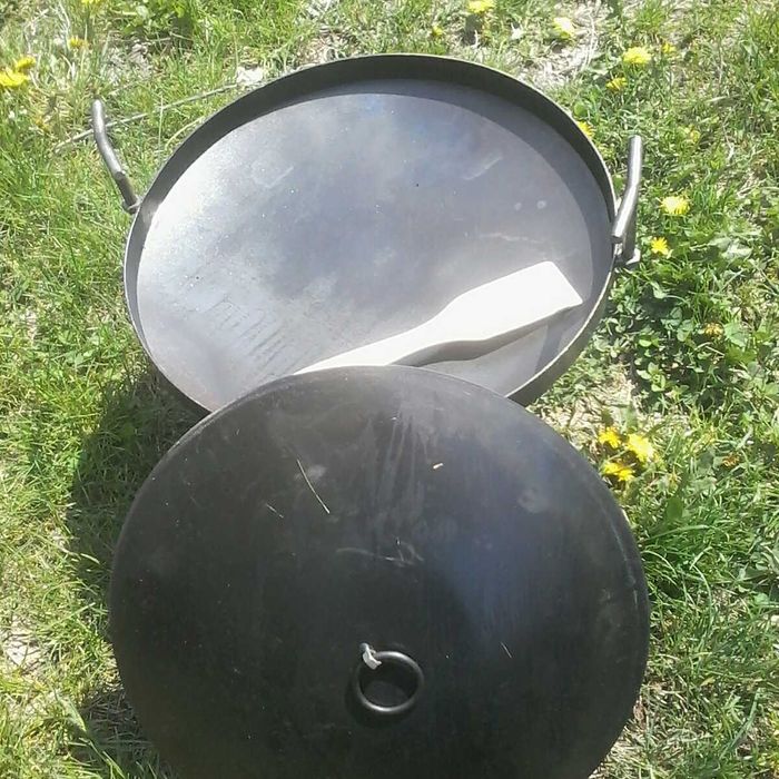 Сковорода 50 см з кришкою  і підставкою для дров на високих ніжках