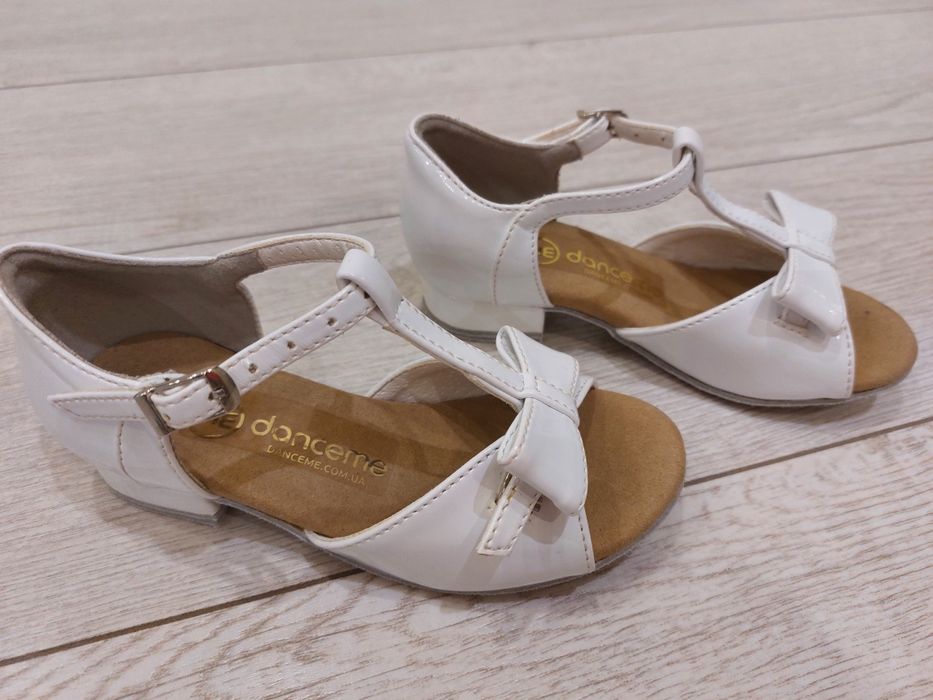 Дитячі туфлі для танців